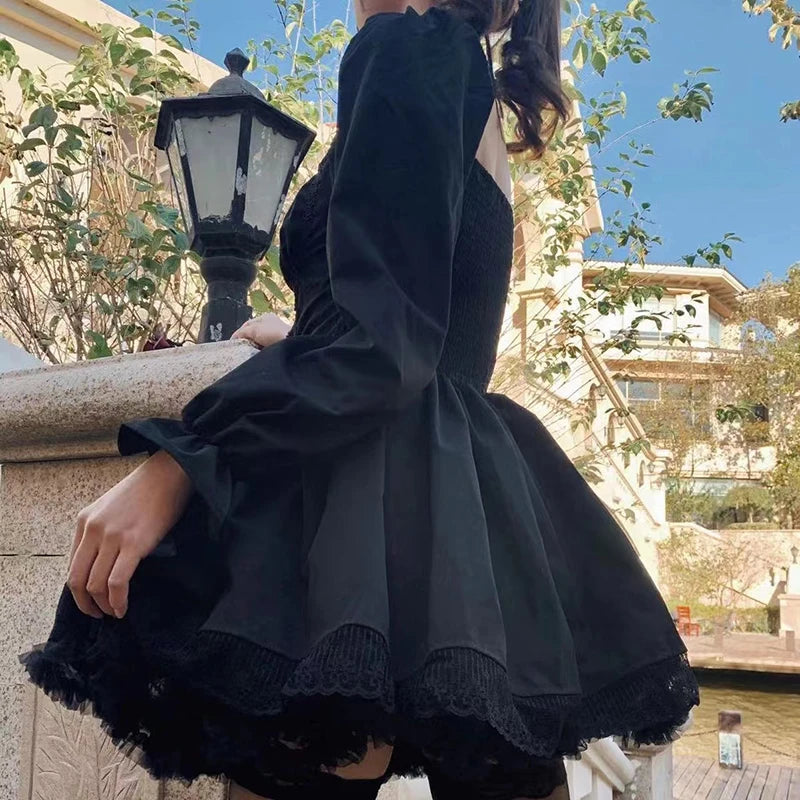 Vestido Preto com Mangas Bufantes e Detalhes em Renda - Revele Seu Estilo Gótico com Nosso Vestido Lolita